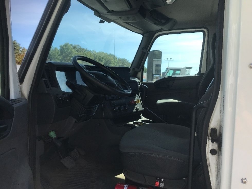 Day Cab Tractor-Heavy Duty Tractors-International-2019-RH613-Harrisburg-PA-281,172\n\t\tmiles-$ 24,500 - Image 9