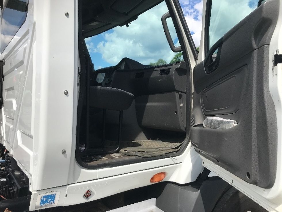 Day Cab Tractor-Heavy Duty Tractors-International-2019-RH613-Harrisburg-PA-283,025\n\t\tmiles-$ 24,500 - Image 12