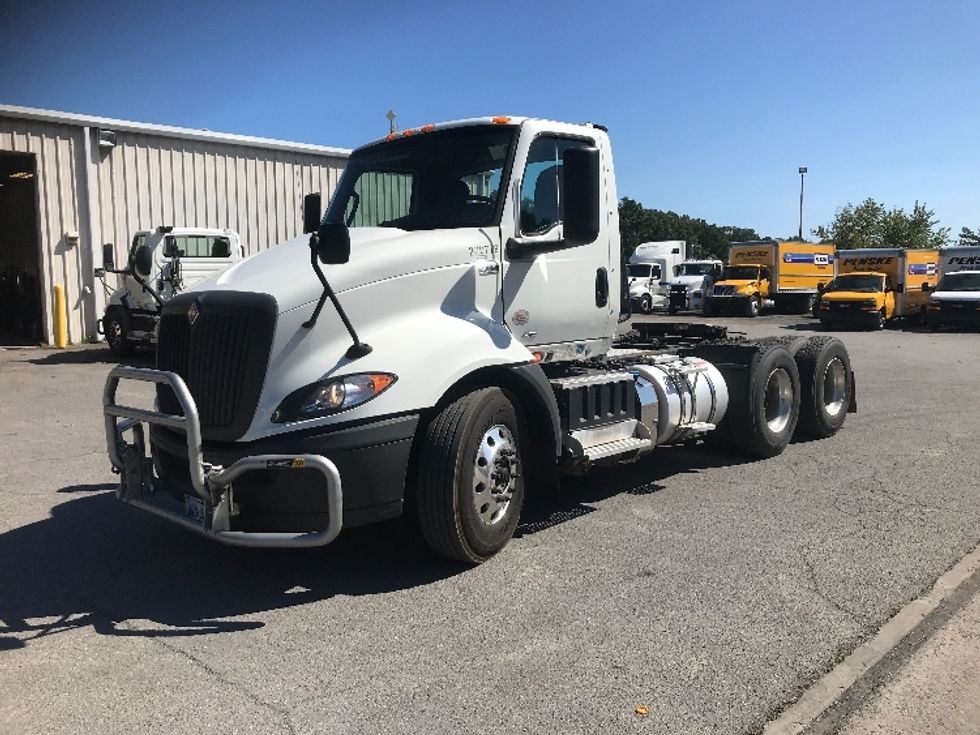 Day Cab Tractor-Heavy Duty Tractors-International-2019-RH613-Harrisburg-PA-292,336\n\t\tmiles-$ 24,500 - Image 3