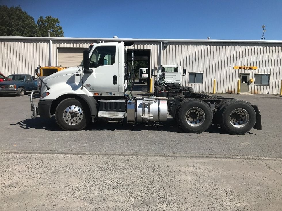 Day Cab Tractor-Heavy Duty Tractors-International-2019-RH613-Harrisburg-PA-292,336\n\t\tmiles-$ 24,500 - Image 4