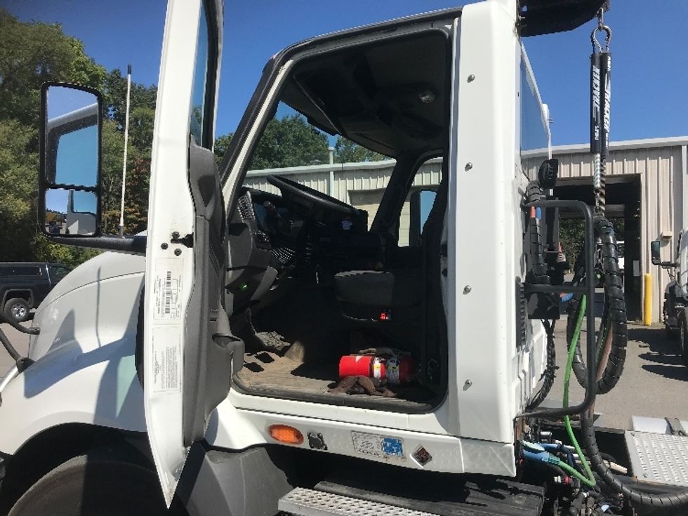 Day Cab Tractor-Heavy Duty Tractors-International-2019-RH613-Harrisburg-PA-292,336\n\t\tmiles-$ 24,500 - Image 9