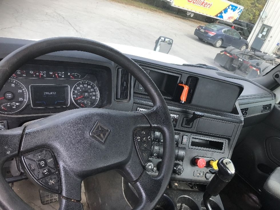 Day Cab Tractor-Heavy Duty Tractors-International-2019-RH613-Harrisburg-PA-296,413\n\t\tmiles-$ 24,500 - Image 11