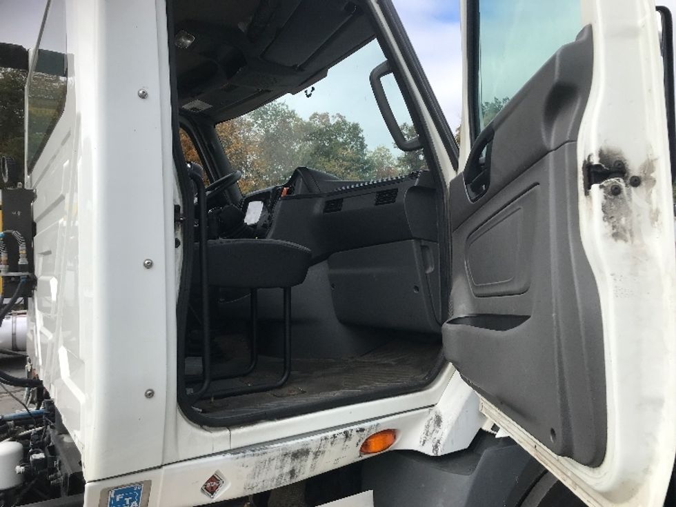 Day Cab Tractor-Heavy Duty Tractors-International-2019-RH613-Harrisburg-PA-296,413\n\t\tmiles-$ 24,500 - Image 12