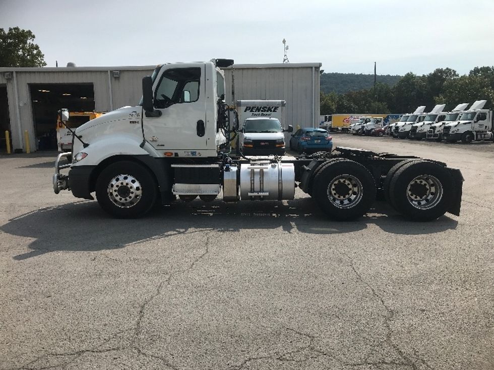 Day Cab Tractor-Heavy Duty Tractors-International-2019-RH613-Harrisburg-PA-299,195\n\t\tmiles-$ 24,500 - Image 4