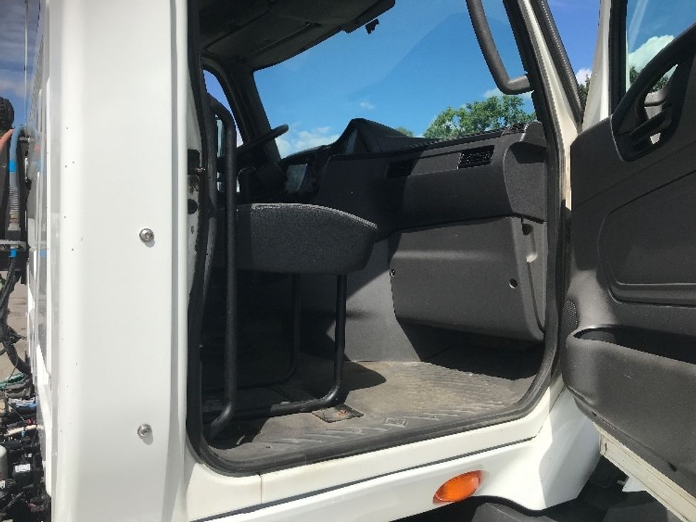 Day Cab Tractor-Heavy Duty Tractors-International-2019-RH613-Harrisburg-PA-303,788\n\t\tmiles-$ 24,500 - Image 12