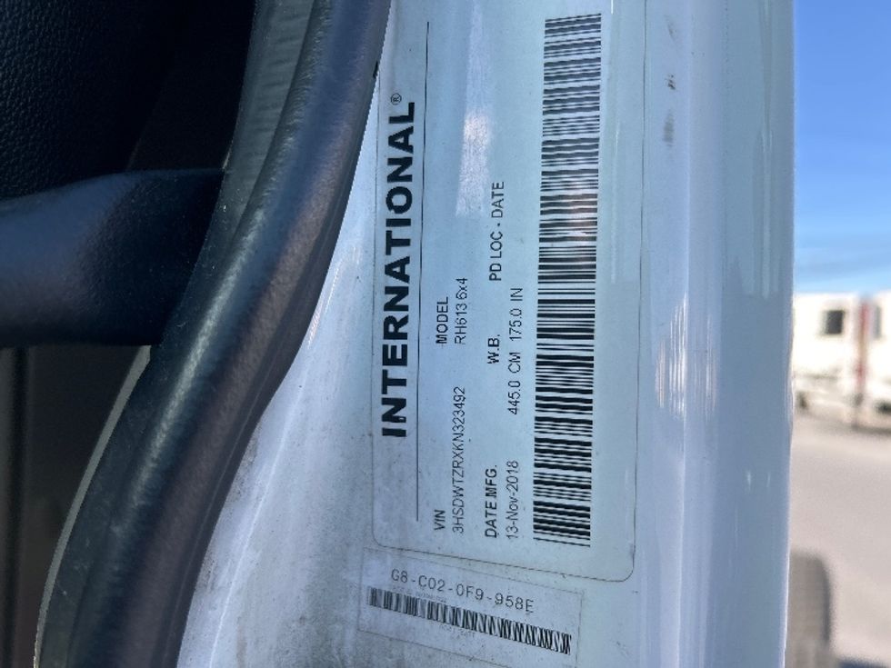 Day Cab Tractor-Heavy Duty Tractors-International-2019-RH613-Harrisburg-PA-306,711\n\t\tmiles-$ 24,500 - Image 17