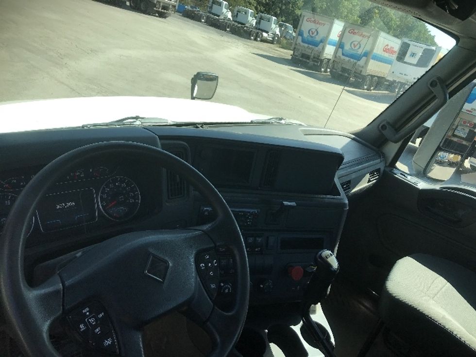 Day Cab Tractor-Heavy Duty Tractors-International-2019-RH613-Harrisburg-PA-307,306\n\t\tmiles-$ 24,500 - Image 11