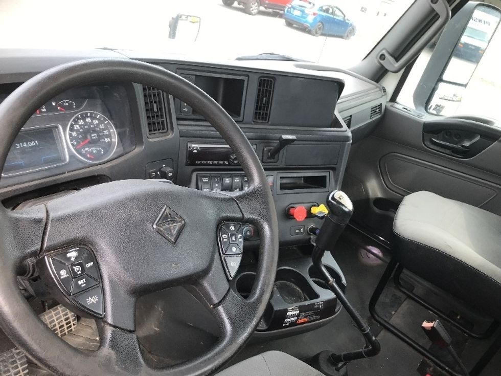 Day Cab Tractor-Heavy Duty Tractors-International-2019-RH613-Harrisburg-PA-314,056\n\t\tmiles-$ 24,500 - Image 11