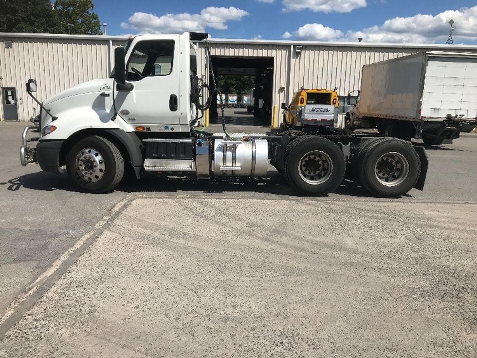 Day Cab Tractor-Heavy Duty Tractors-International-2019-RH613-Harrisburg-PA-317,937\n\t\tmiles-$ 23,000 - Image 4