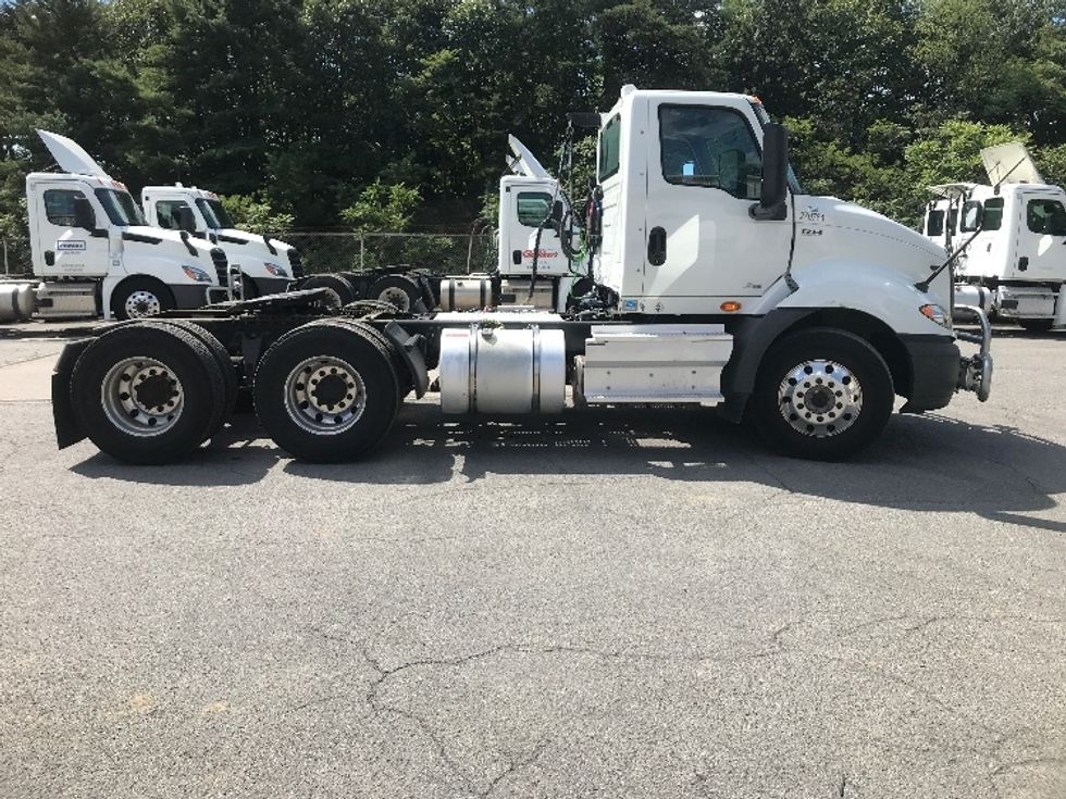 Day Cab Tractor-Heavy Duty Tractors-International-2019-RH613-Harrisburg-PA-317,937\n\t\tmiles-$ 23,000 - Image 8
