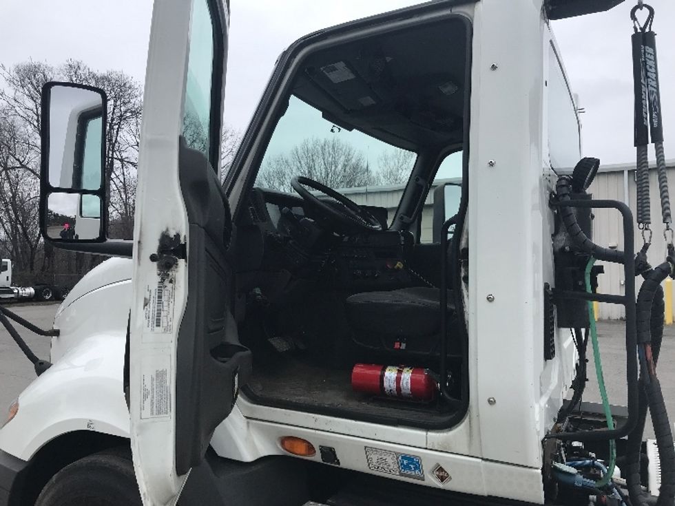 Day Cab Tractor-Heavy Duty Tractors-International-2019-RH613-Harrisburg-PA-350,471\n\t\tmiles-$ 23,000 - Image 9