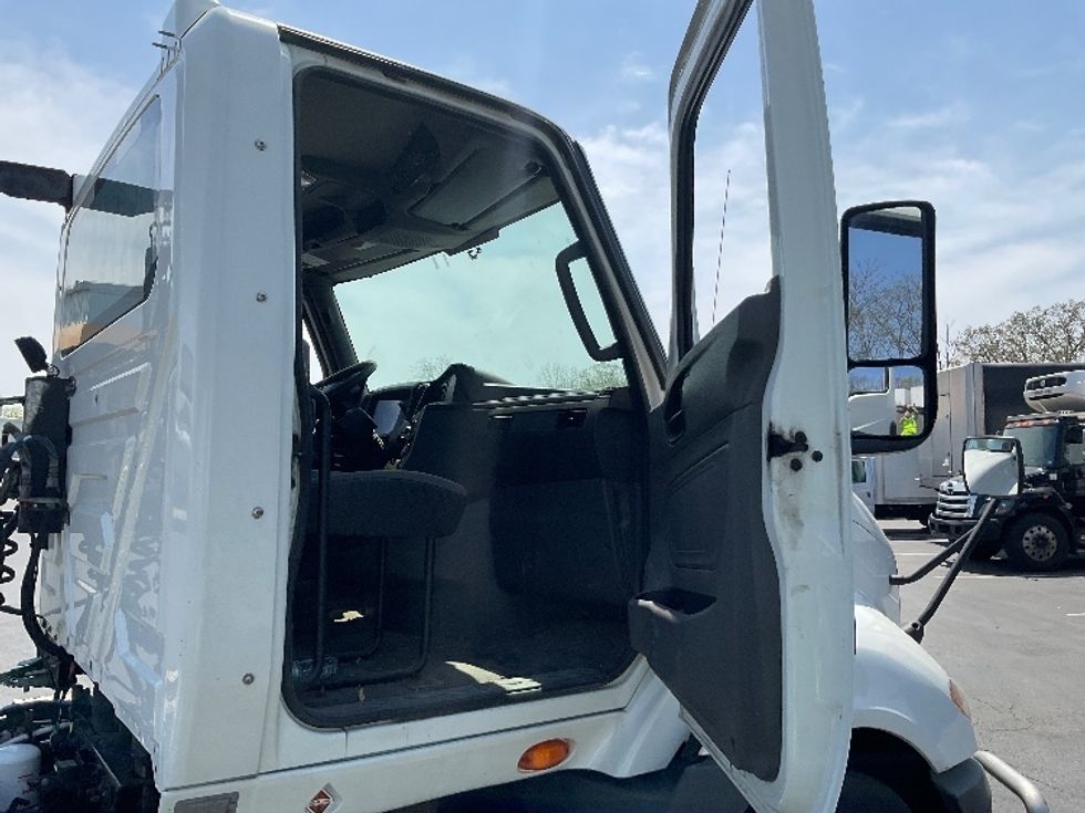 Day Cab Tractor-Heavy Duty Tractors-International-2019-RH613-Harrisburg-PA-431,773\n\t\tmiles-$ 22,750 - Image 12