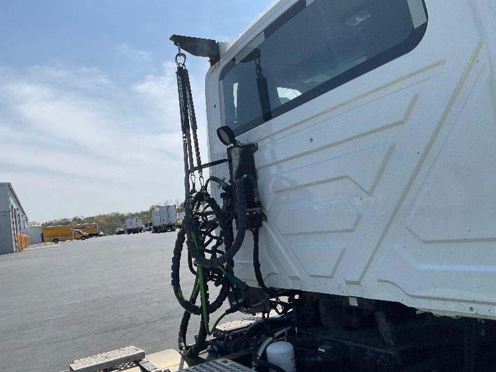 Day Cab Tractor-Heavy Duty Tractors-International-2019-RH613-Harrisburg-PA-431,773\n\t\tmiles-$ 22,750 - Image 21