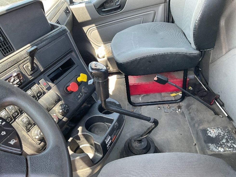 Day Cab Tractor-Heavy Duty Tractors-International-2019-RH613-Harrisburg-PA-442,434\n\t\tmiles-$ 22,750 - Image 17