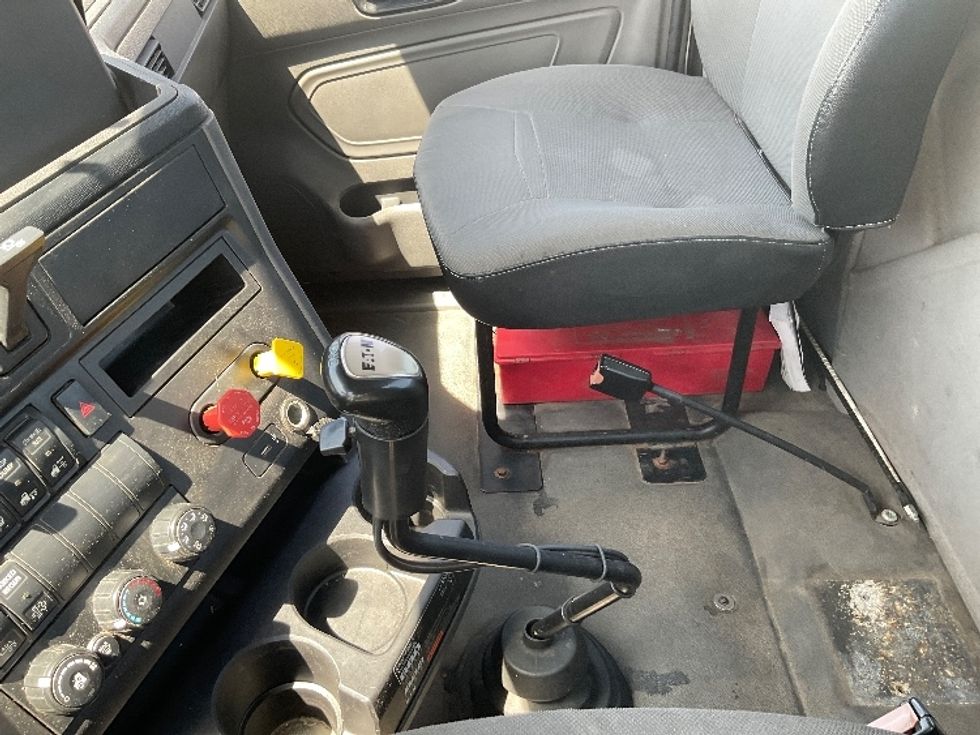 Day Cab Tractor-Heavy Duty Tractors-International-2019-RH613-Harrisburg-PA-446,513\n\t\tmiles-$ 22,750 - Image 17