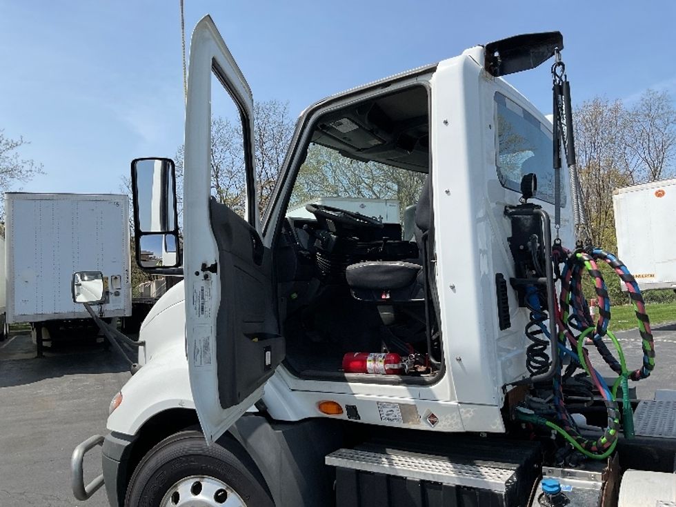 Day Cab Tractor-Heavy Duty Tractors-International-2019-RH613-Harrisburg-PA-446,513\n\t\tmiles-$ 22,750 - Image 9