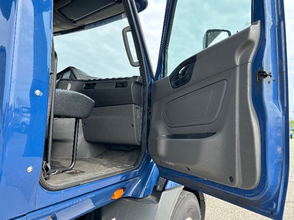 Day Cab Tractor-Heavy Duty Tractors-International-2019-RH613-Holland-MI-444,024\n\t\tmiles-$ 22,750 - Image 12