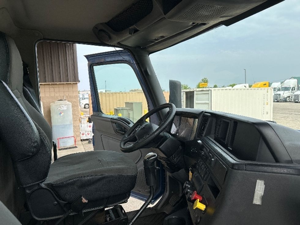 Day Cab Tractor-Heavy Duty Tractors-International-2019-RH613-Holland-MI-444,024\n\t\tmiles-$ 22,750 - Image 14
