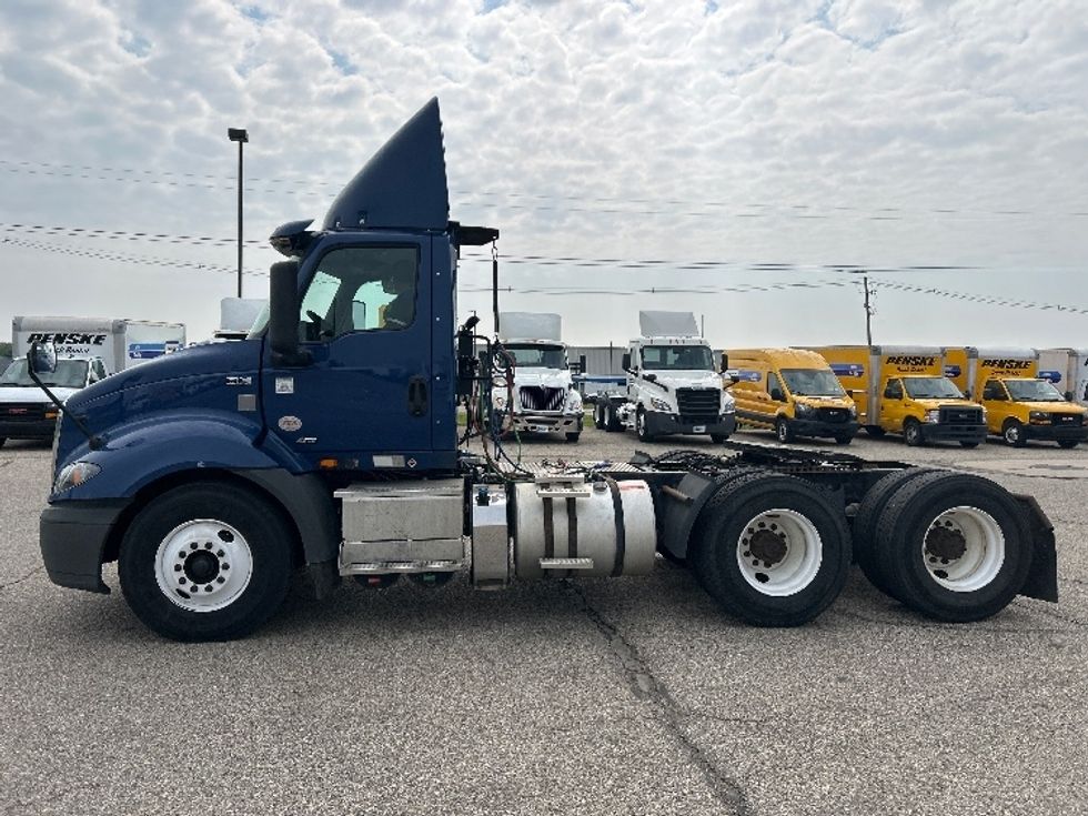 Day Cab Tractor-Heavy Duty Tractors-International-2019-RH613-Holland-MI-444,024\n\t\tmiles-$ 22,750 - Image 4