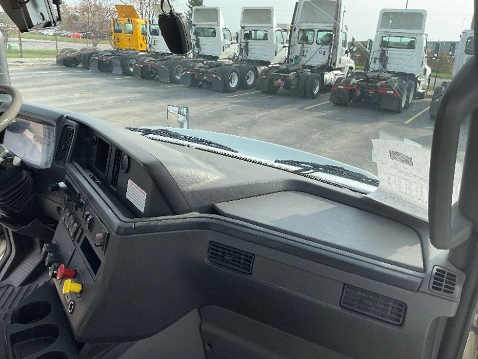 Day Cab Tractor-Heavy Duty Tractors-International-2019-RH613-Kentwood-MI-521,354\n\t\tmiles-$ 20,000 - Image 11