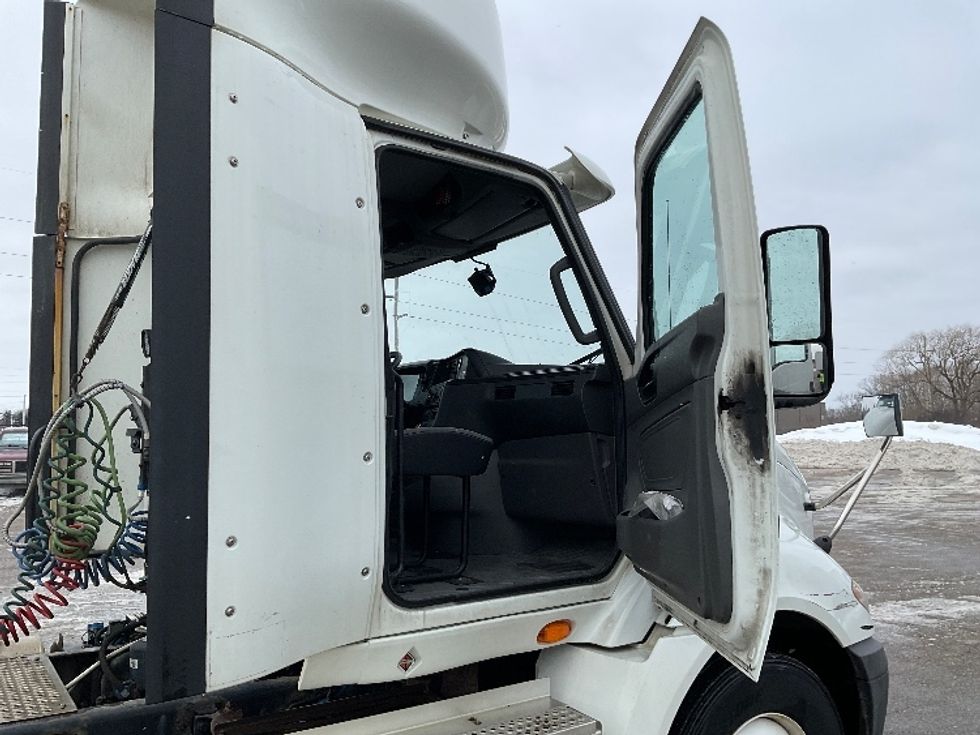 Day Cab Tractor-Heavy Duty Tractors-International-2019-RH613-Kentwood-MI-578,177\n\t\tmiles-$ 19,000 - Image 12