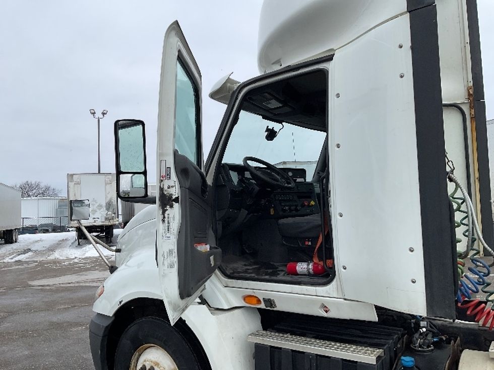 Day Cab Tractor-Heavy Duty Tractors-International-2019-RH613-Kentwood-MI-578,177\n\t\tmiles-$ 19,000 - Image 9
