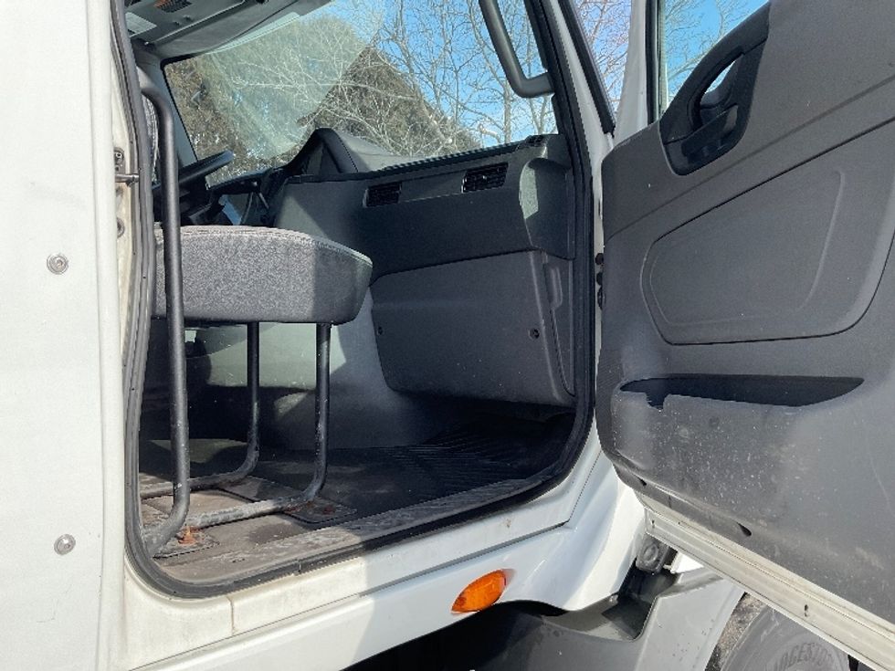 Day Cab Tractor-Heavy Duty Tractors-International-2019-RH613-La Porte-IN-360,081\n\t\tmiles-$ 14,000 - Image 12
