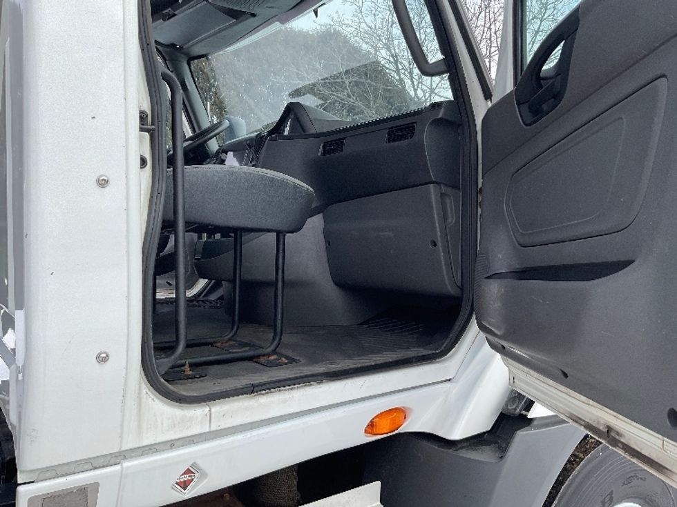 Day Cab Tractor-Heavy Duty Tractors-International-2019-RH613-La Porte-IN-395,592\n\t\tmiles-$ 14,000 - Image 12