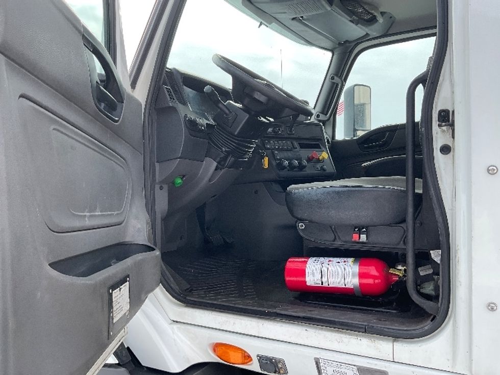 Day Cab Tractor-Heavy Duty Tractors-International-2019-RH613-La Porte-IN-395,592\n\t\tmiles-$ 14,000 - Image 9