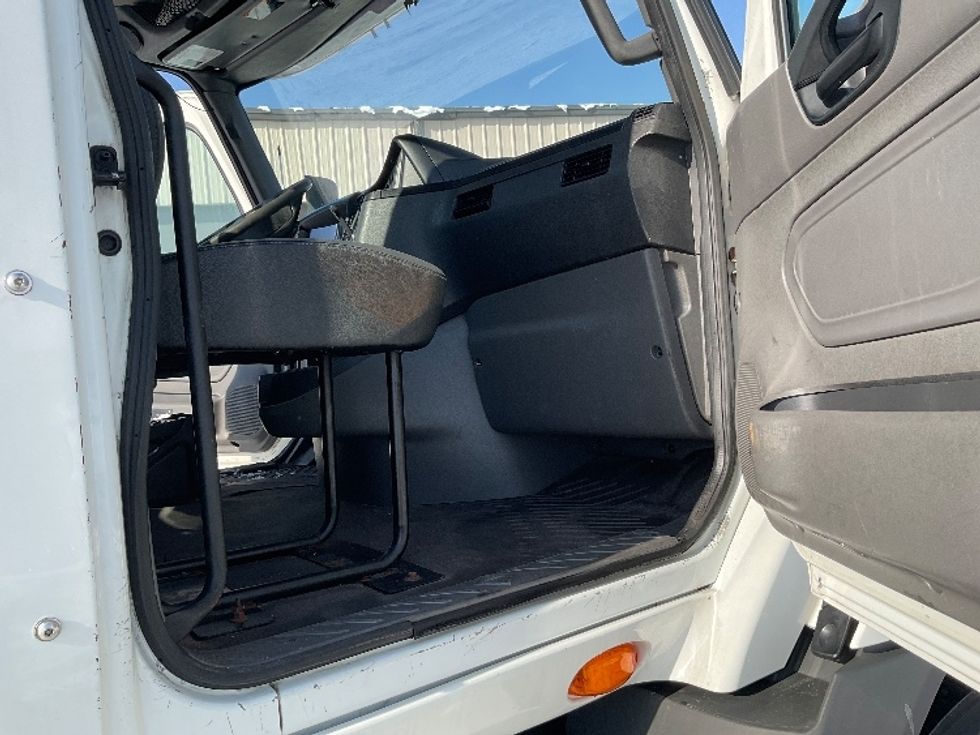 Day Cab Tractor-Heavy Duty Tractors-International-2019-RH613-La Porte-IN-398,341\n\t\tmiles-$ 14,000 - Image 12