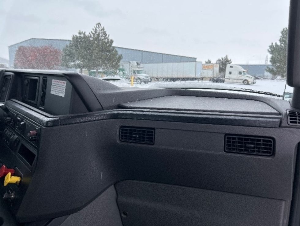 Day Cab Tractor-Heavy Duty Tractors-International-2019-RH613-Lansing-MI-245,277\n\t\tmiles-$ 14,000 - Image 12