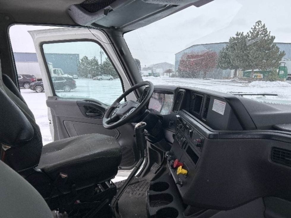Day Cab Tractor-Heavy Duty Tractors-International-2019-RH613-Lansing-MI-245,277\n\t\tmiles-$ 14,000 - Image 13