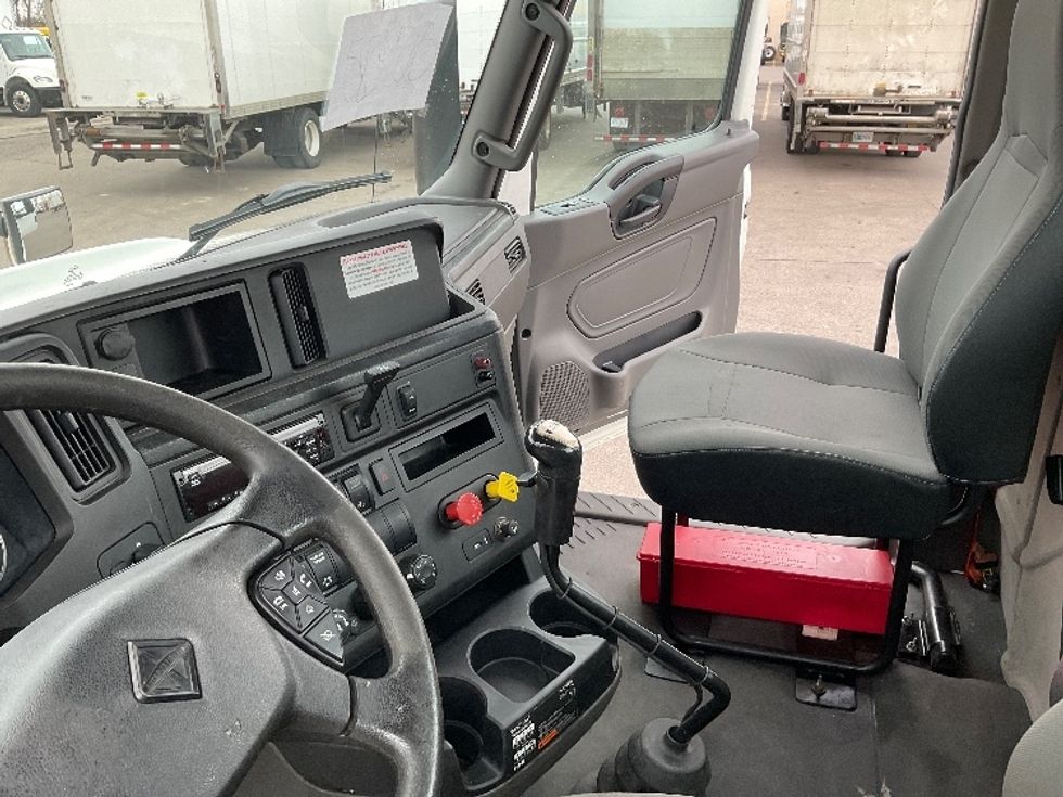 Day Cab Tractor-Heavy Duty Tractors-International-2019-RH613-Lansing-MI-287,060\n\t\tmiles-$ 23,250 - Image 10