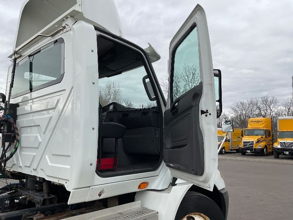 Day Cab Tractor-Heavy Duty Tractors-International-2019-RH613-Lansing-MI-287,060\n\t\tmiles-$ 23,250 - Image 12