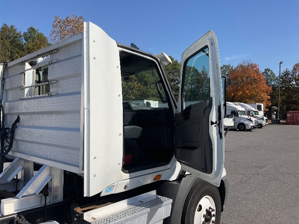 Day Cab Tractor-Heavy Duty Tractors-International-2019-RH613-Little Rock-AR-261,733\n\t\tmiles-$ 24,500 - Image 12