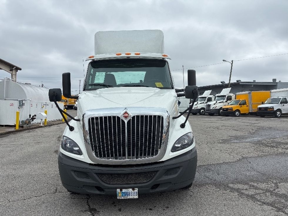 Day Cab Tractor-Heavy Duty Tractors-International-2019-RH613-Nashville (Mount Juliet)-TN-329,151\n\t\tmiles-$ 14,250 - Image 2