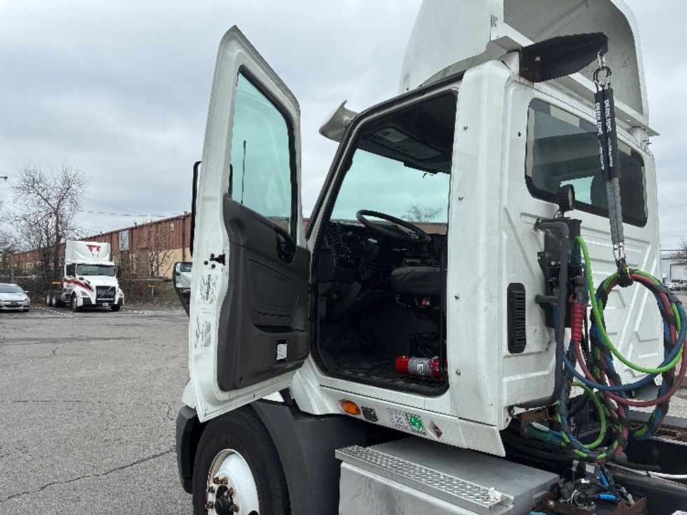Day Cab Tractor-Heavy Duty Tractors-International-2019-RH613-Nashville (Mount Juliet)-TN-329,151\n\t\tmiles-$ 14,250 - Image 9