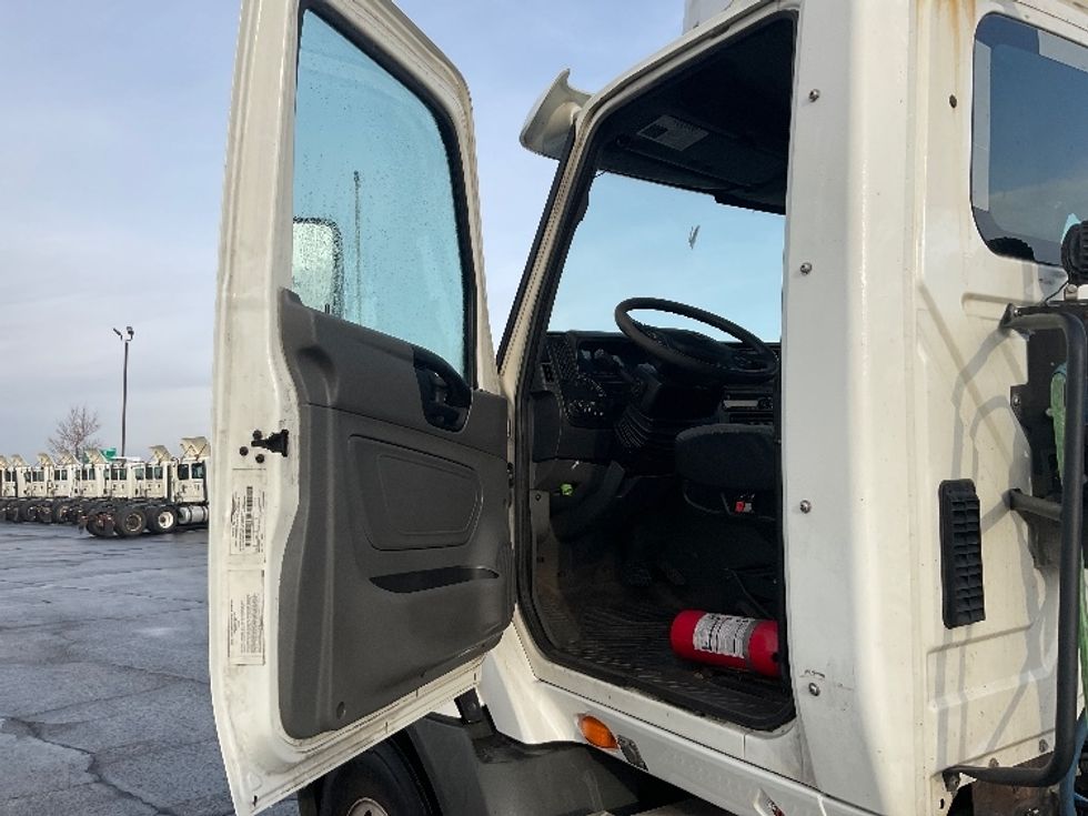 Day Cab Tractor-Heavy Duty Tractors-International-2019-RH613-Perrysburg-OH-556,731\n\t\tmiles-$ 15,000 - Image 9
