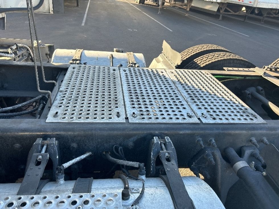 Day Cab Tractor-Heavy Duty Tractors-International-2019-RH613-Phoenix-AZ-415,819\n\t\tmiles-$ 29,250 - Image 15