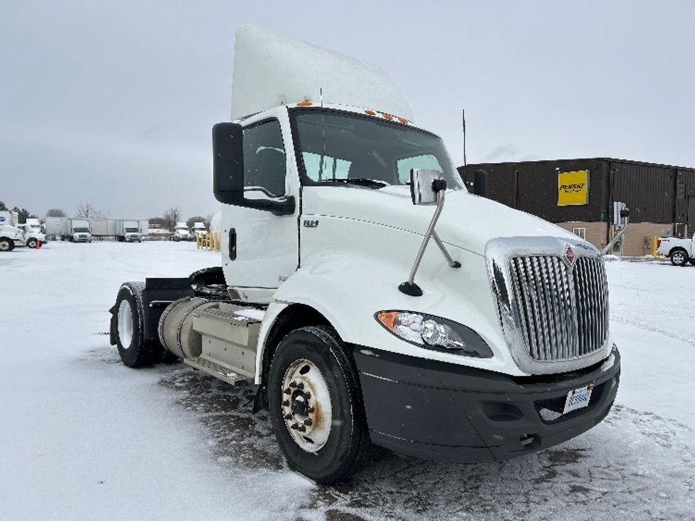 Day Cab Tractor-Heavy Duty Tractors-International-2019-RH613-Saginaw-MI-335,844\n\t\tmiles-$ 15,000 - Image 1