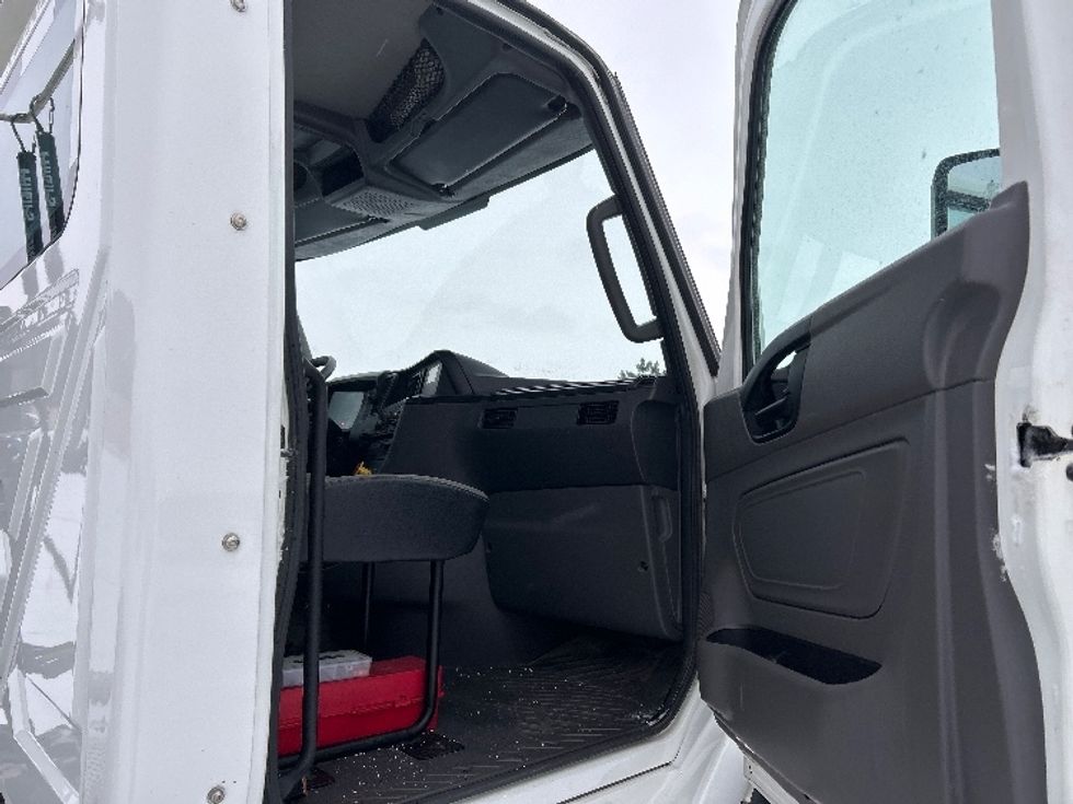 Day Cab Tractor-Heavy Duty Tractors-International-2019-RH613-Saginaw-MI-335,844\n\t\tmiles-$ 15,000 - Image 12