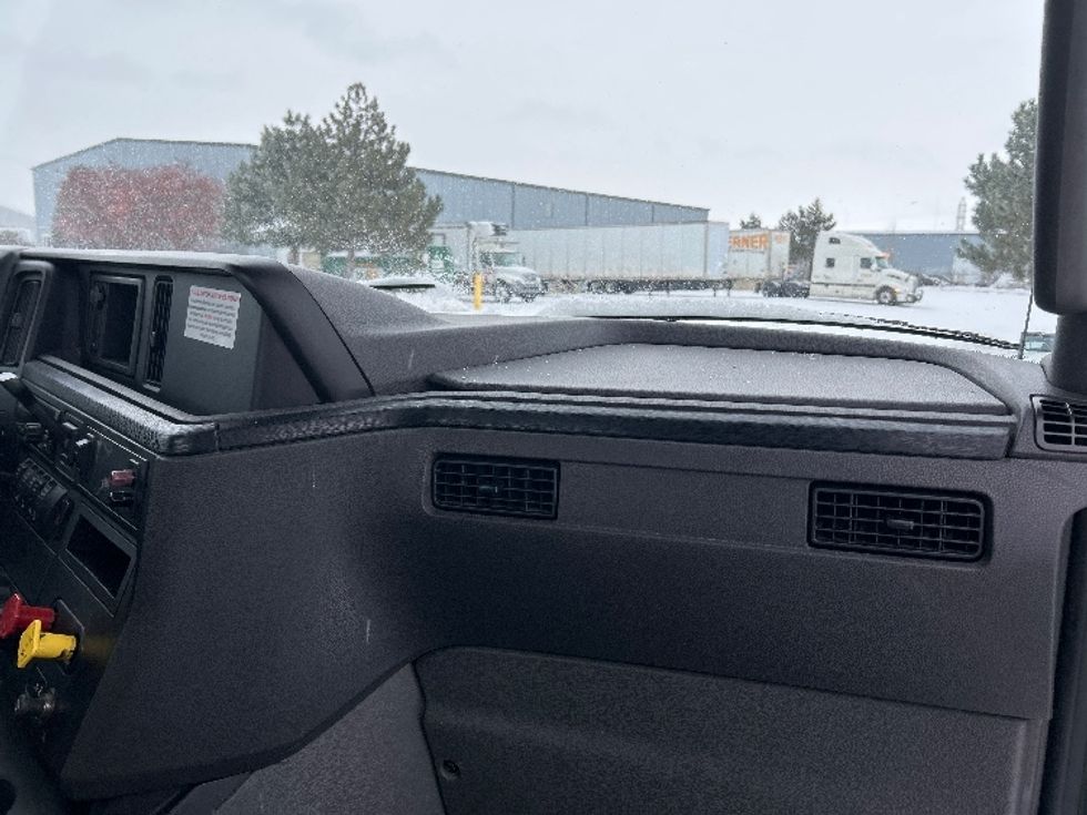 Day Cab Tractor-Heavy Duty Tractors-International-2019-RH613-Saginaw-MI-335,844\n\t\tmiles-$ 15,000 - Image 13