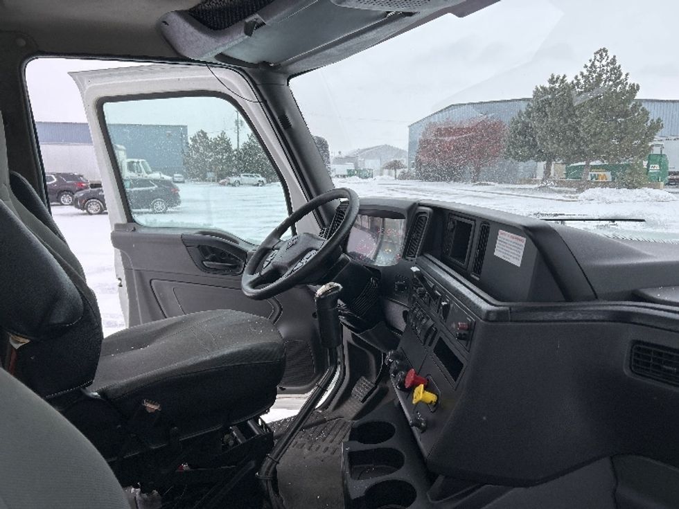 Day Cab Tractor-Heavy Duty Tractors-International-2019-RH613-Saginaw-MI-335,844\n\t\tmiles-$ 15,000 - Image 14