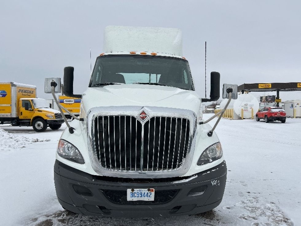 Day Cab Tractor-Heavy Duty Tractors-International-2019-RH613-Saginaw-MI-335,844\n\t\tmiles-$ 15,000 - Image 2