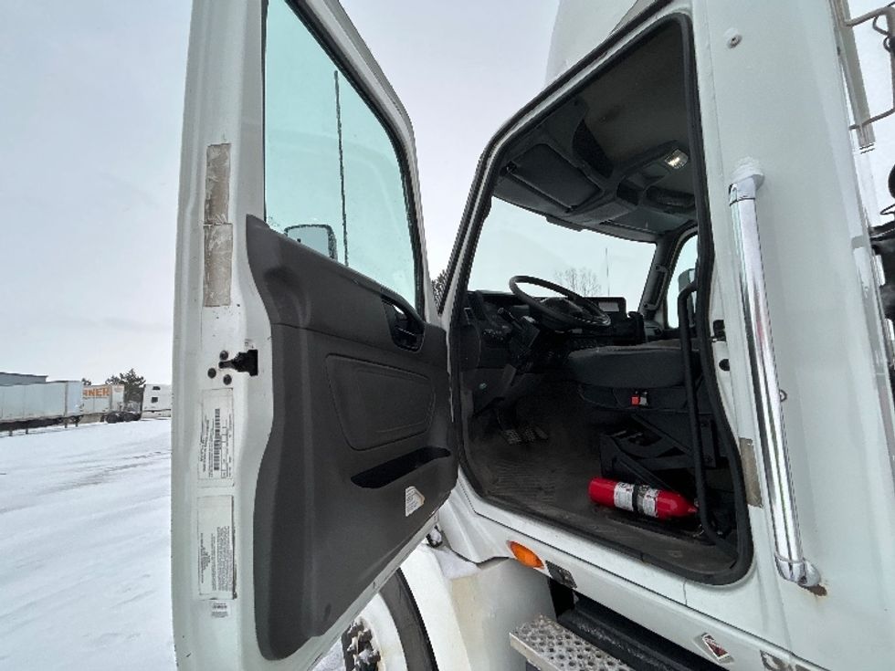 Day Cab Tractor-Heavy Duty Tractors-International-2019-RH613-Saginaw-MI-335,844\n\t\tmiles-$ 15,000 - Image 9
