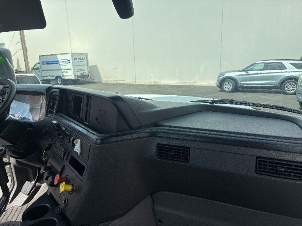 Day Cab Tractor-Heavy Duty Tractors-International-2019-RH613-Vernon-CA-256,817\n\t\tmiles-$ 19,000 - Image 13