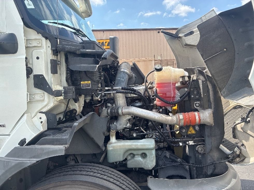 Day Cab Tractor-Heavy Duty Tractors-International-2019-RH613-Vernon-CA-256,817\n\t\tmiles-$ 19,000 - Image 15