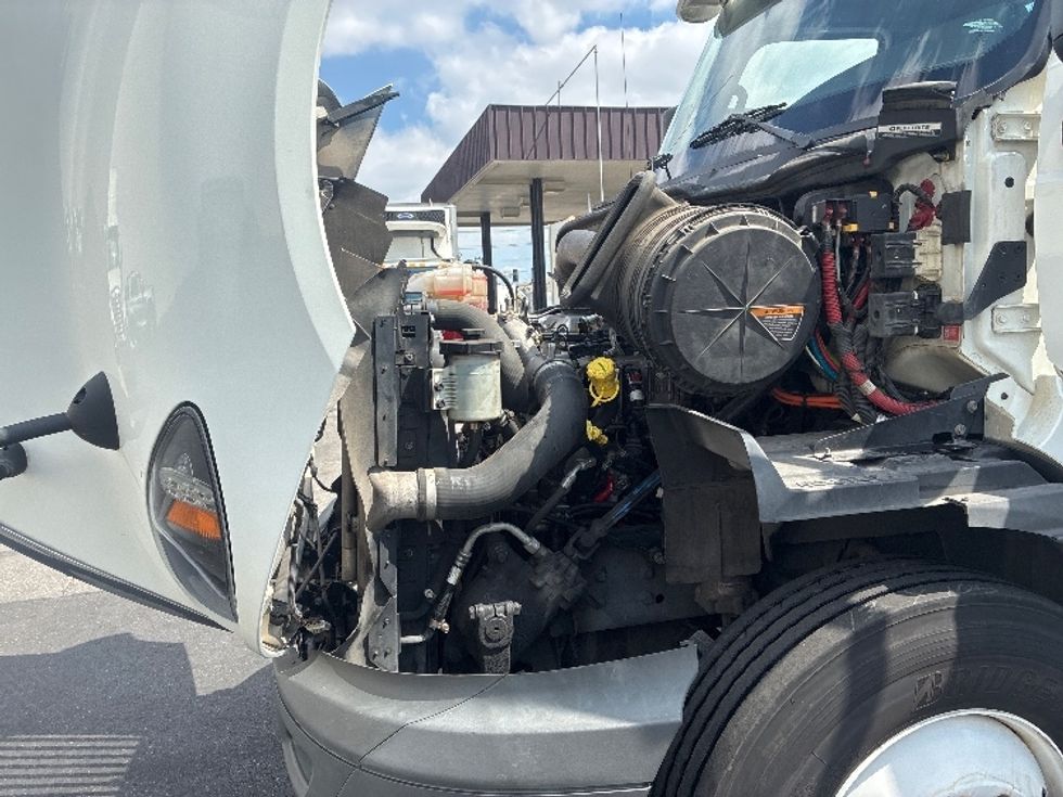 Day Cab Tractor-Heavy Duty Tractors-International-2019-RH613-Vernon-CA-256,817\n\t\tmiles-$ 19,000 - Image 16