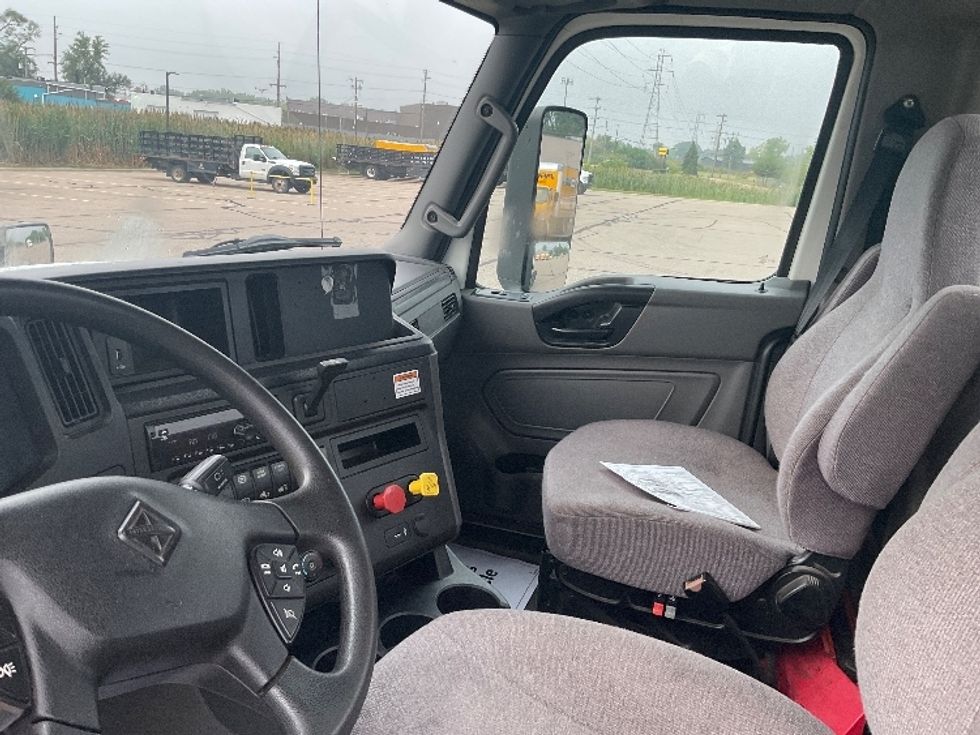 Day Cab Tractor-Heavy Duty Tractors-International-2019-RH613-Warren-MI-338,520\n\t\tmiles-$ 23,500 - Image 10