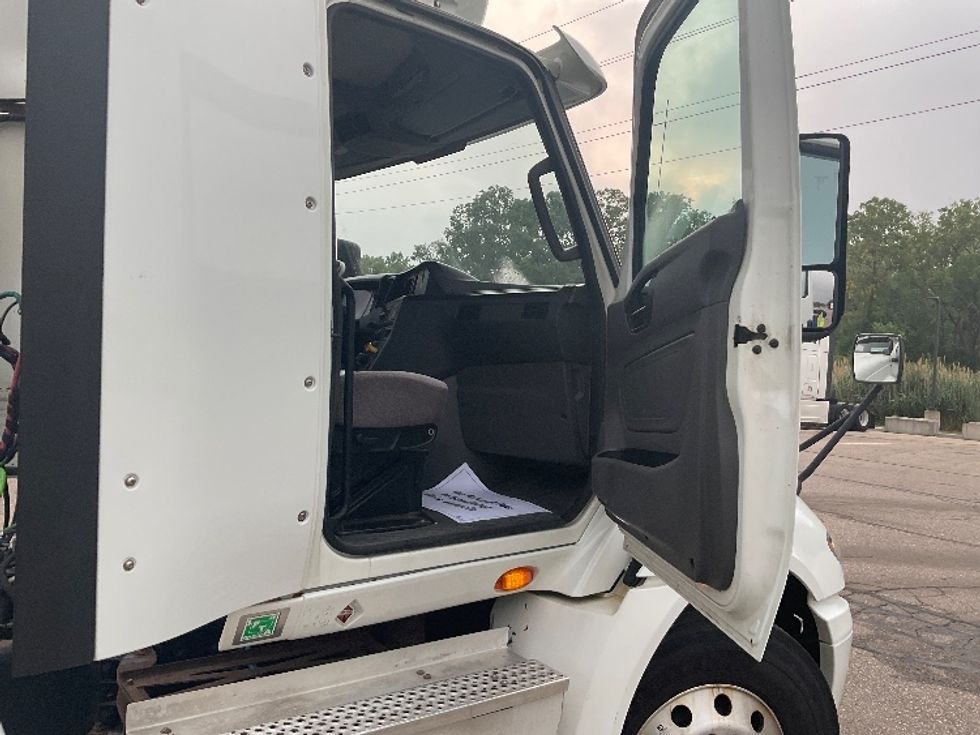 Day Cab Tractor-Heavy Duty Tractors-International-2019-RH613-Warren-MI-338,520\n\t\tmiles-$ 23,500 - Image 12